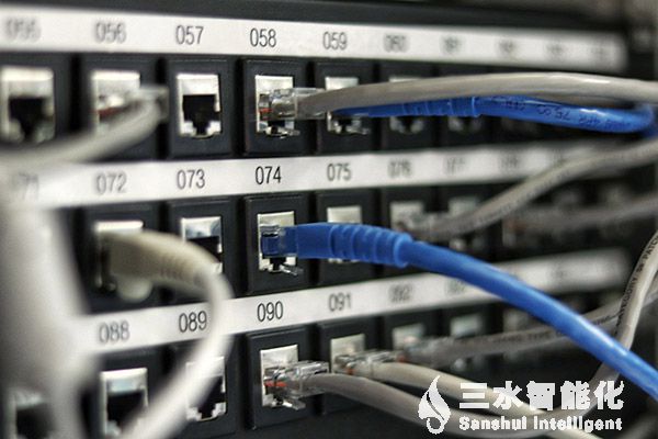 樓宇自控系統的常用設備有哪些?(圖1) blue-UTP-cord.jpg