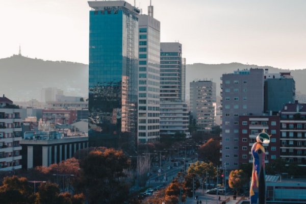 相比于傳統的建筑，智能建筑有以下幾方面的顯著優勢！